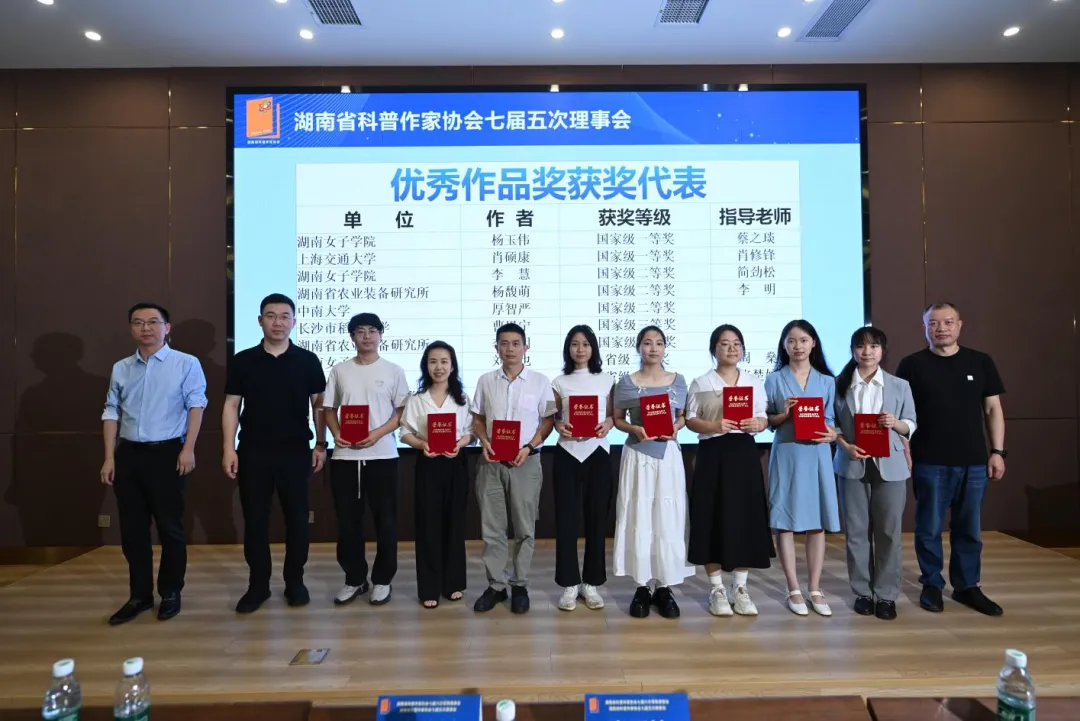 装备所在第六届“歌曲中的科学”征文活动中荣获多项荣誉