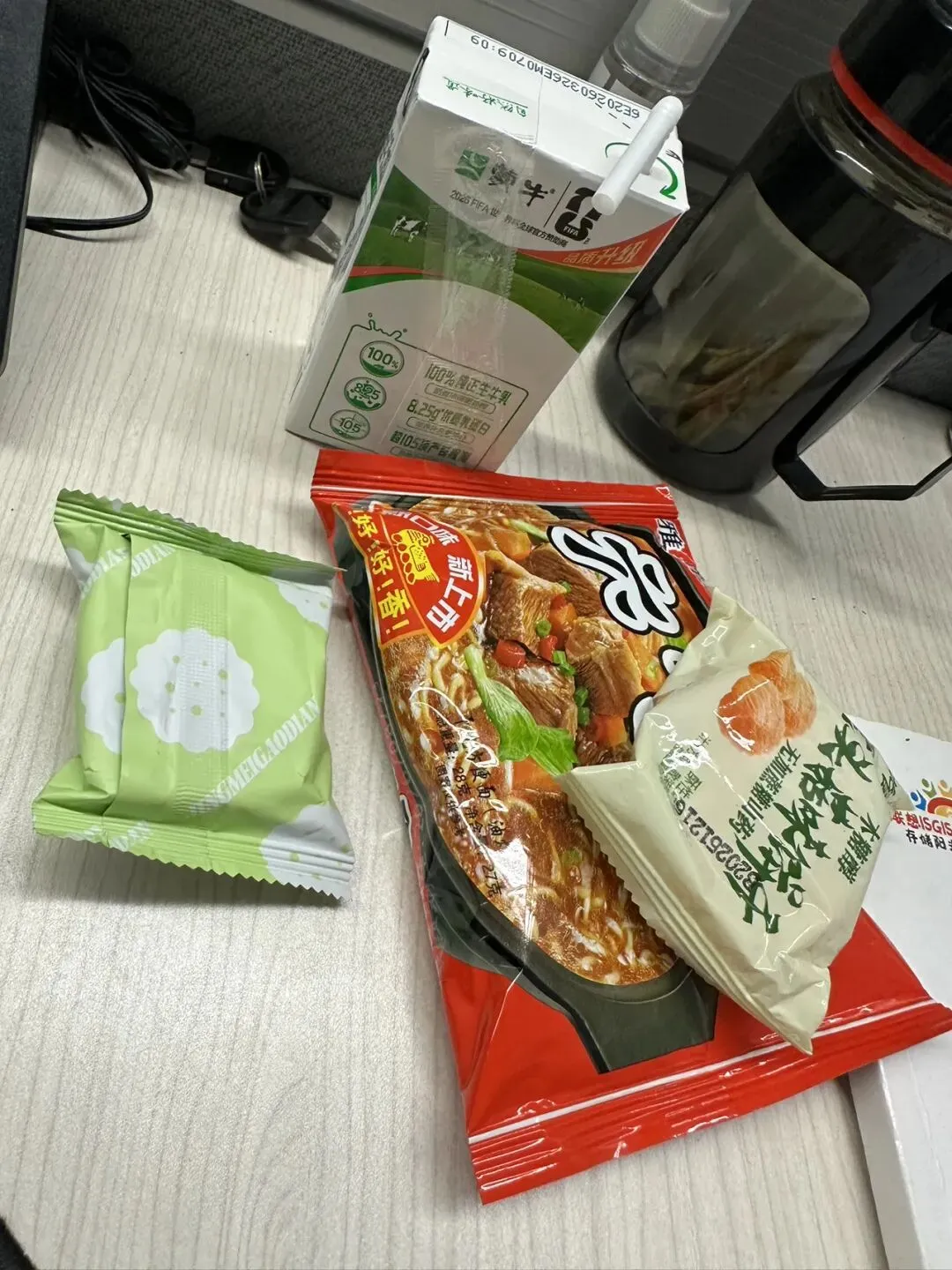 往事好像硬盘上一些听旧了的老歌,虽然已经陈旧了,甚至自己也已经厌倦了,但每一次翻听,好像总回到过去的日子.
