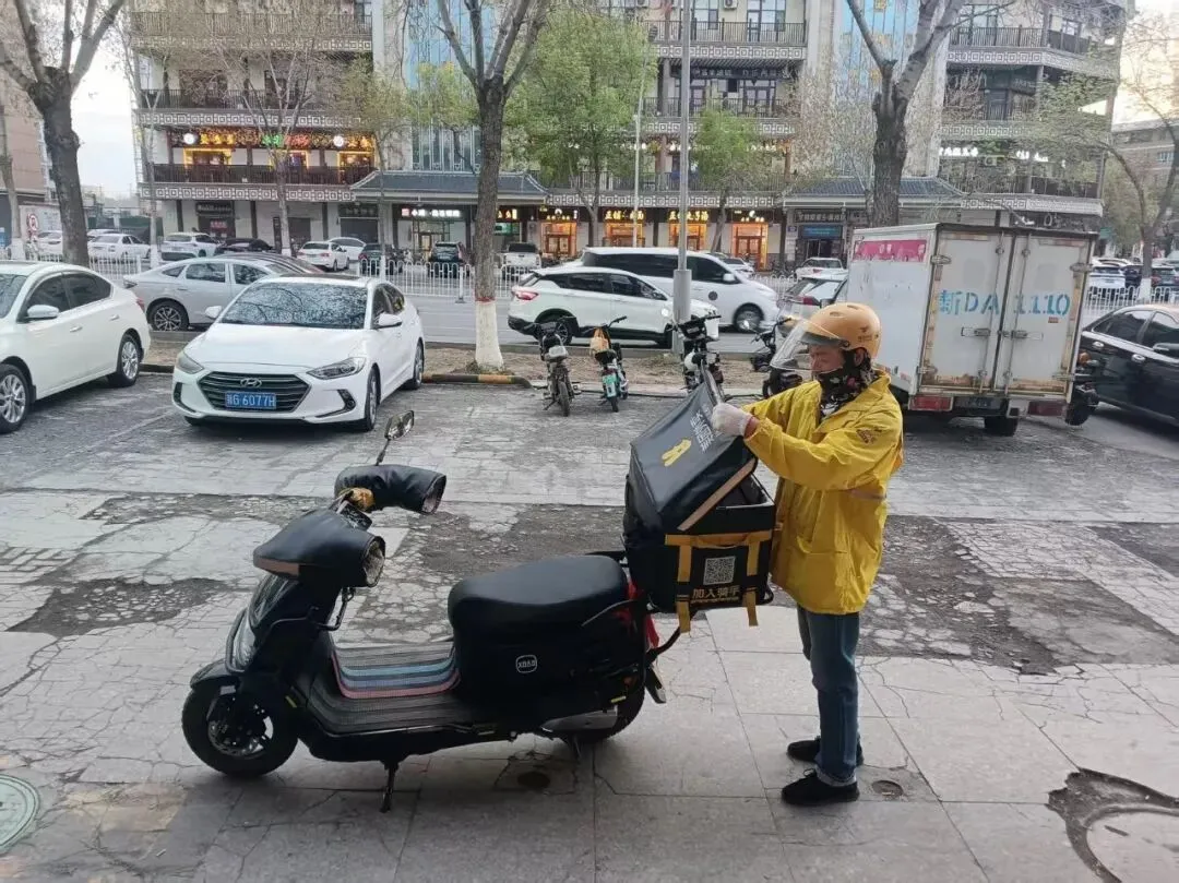 劳动者之歌 | 崔鹏——风雨兼程 传递温暖与责任
