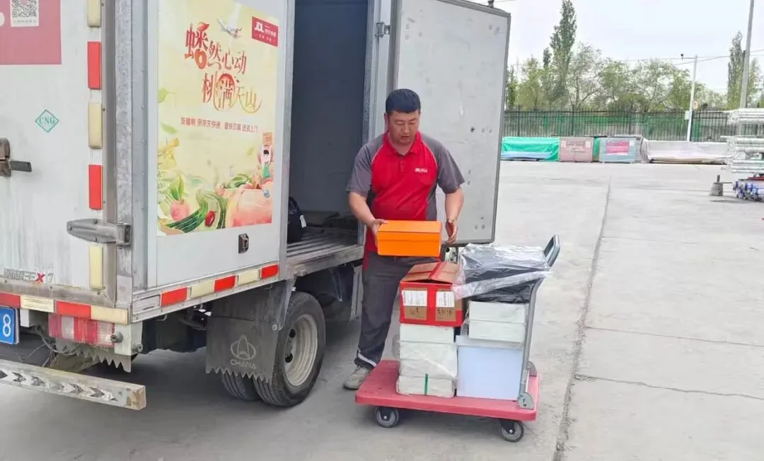 劳动者之歌 | 马艳磊:从“铲路义工”到“快递尖兵”