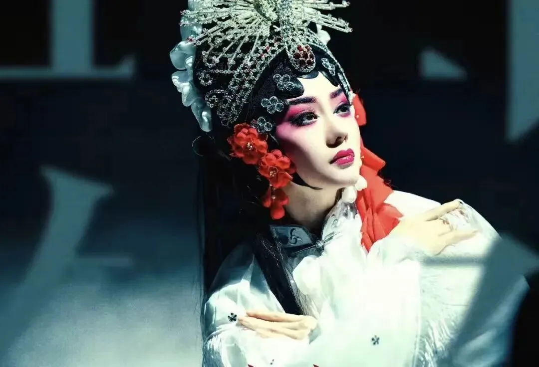 一曲岁月如歌,写尽人间春秋