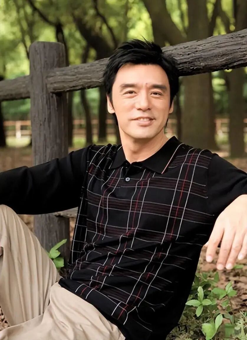爱过的老歌,你能记得的有几首(93)|钟镇涛:一曲《让一切随风》与2.5亿债务,他用半生诠释潇洒