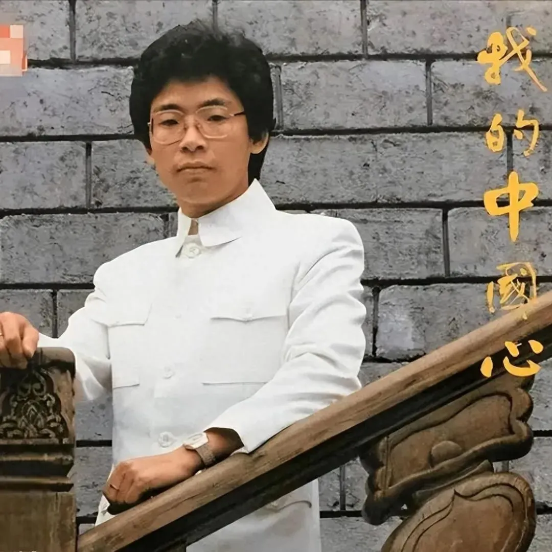 父母都是外国人,他却凭一首爱国歌曲 4 登春晚,如今儿子子承父业