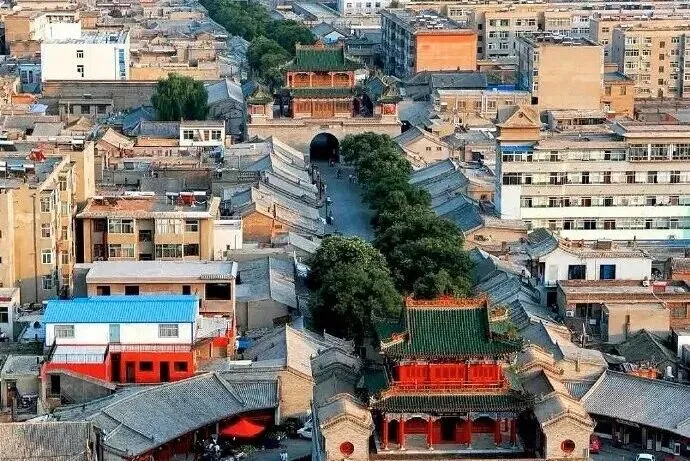 塞上古城,文脉长歌 —— 评何志铭《榆林古城欢迎你》的文化底色