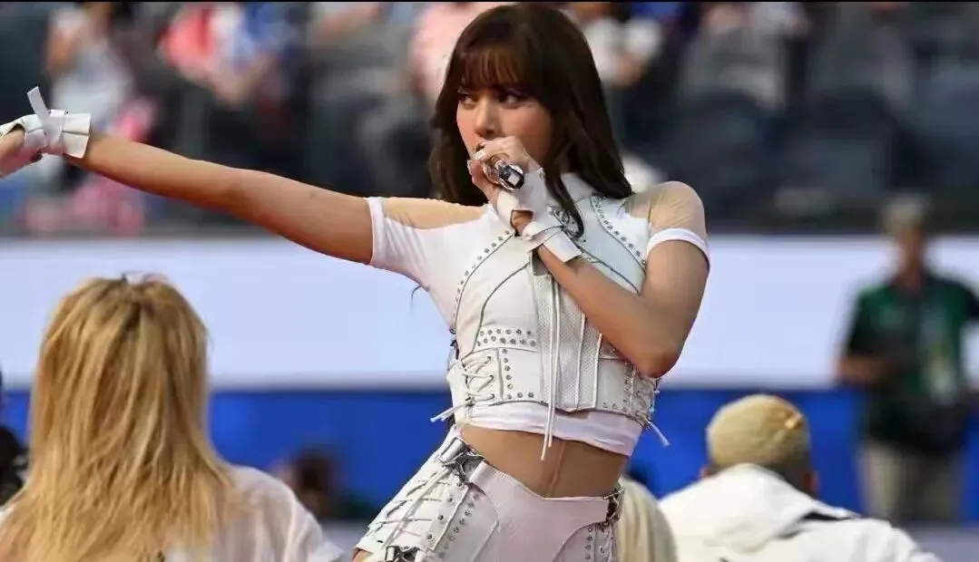 Lisa世界杯开幕式歌曲陷低俗争议,韩网友大规模抵制引两极舆论