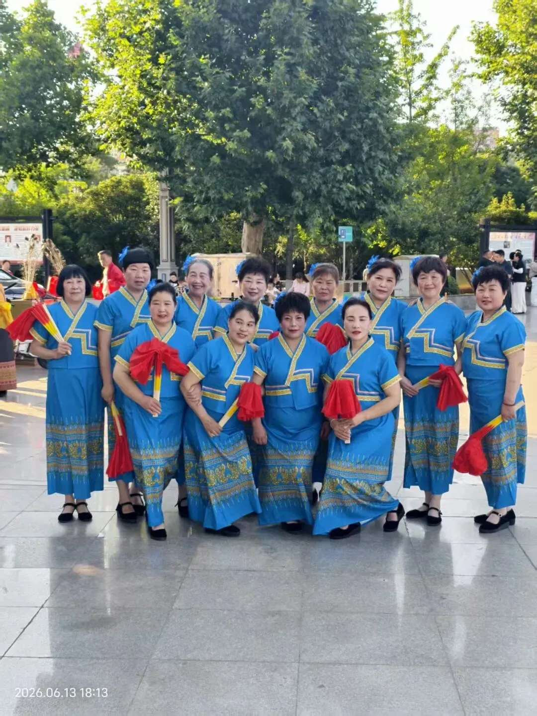 栾川县老年体协目瑙纵歌专题演出活动圆满成功举办