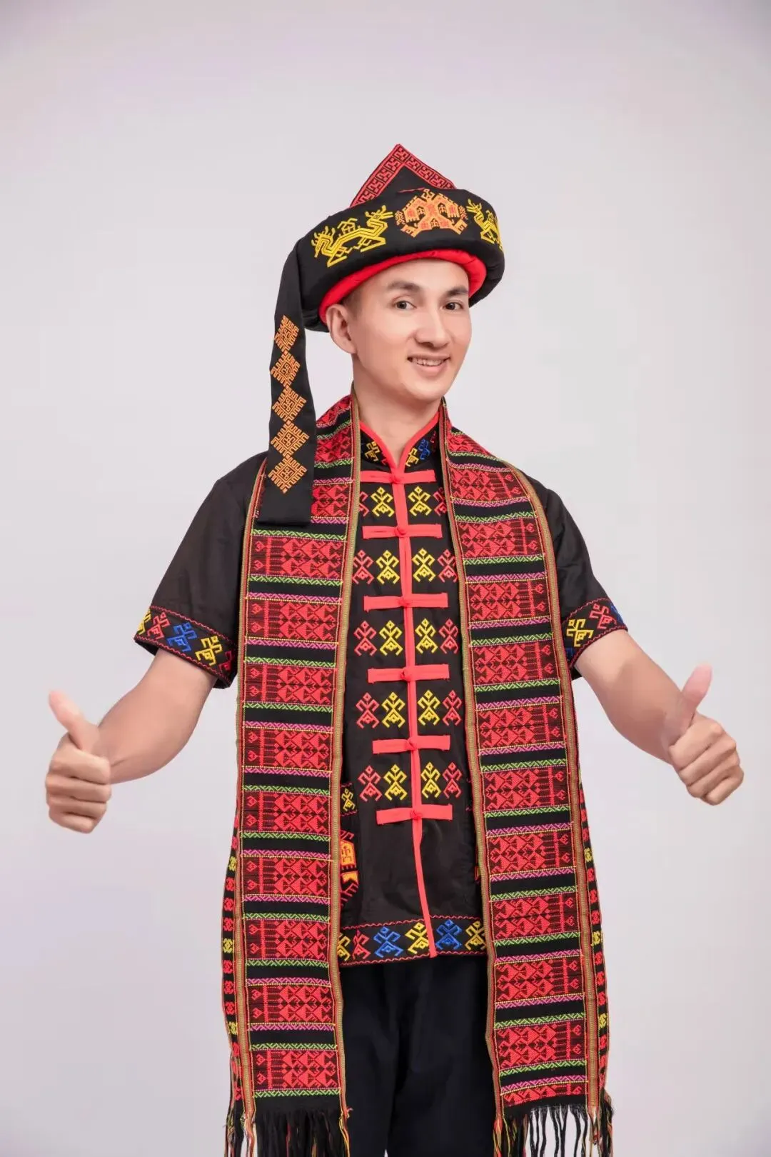 黎寨新貌,尽在歌中