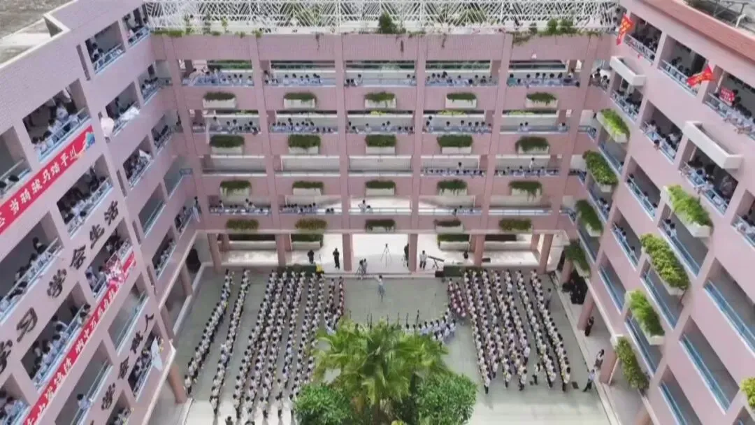 歌起盛夏 梦向远方!学校举办快闪活动为中考加油
