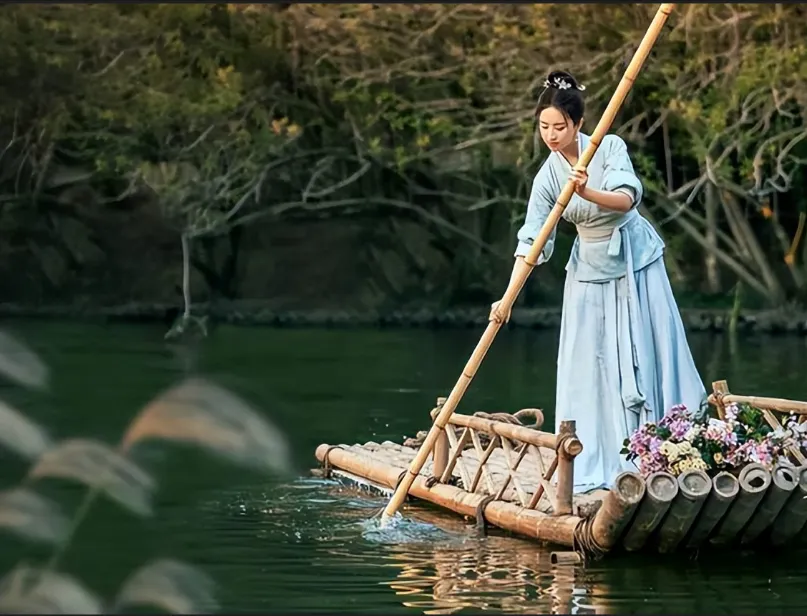 诗词歌曲:“山有木兮木有枝,心悦君兮君不知”(《越人歌》)