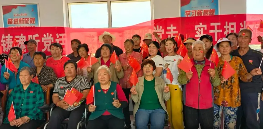 大黑沙土镇东升村举办庆祝建党105周年歌曲联唱活动