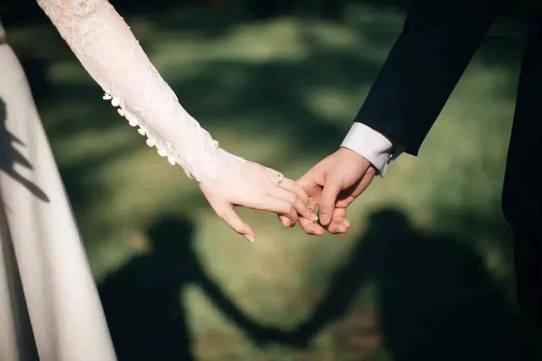 “手机里只剩一首歌,无限循环”:这是我听过对婚姻最扎心的比喻