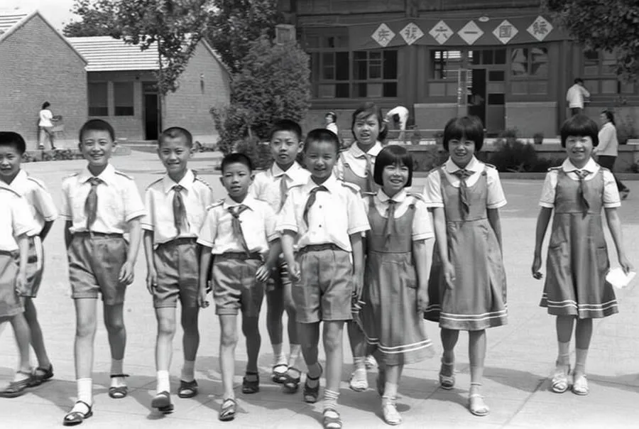 经典老歌|《少年,少年,祖国的春天》——"我们像雏鹰展翅飞翔",那是红领巾时代的冲锋号
