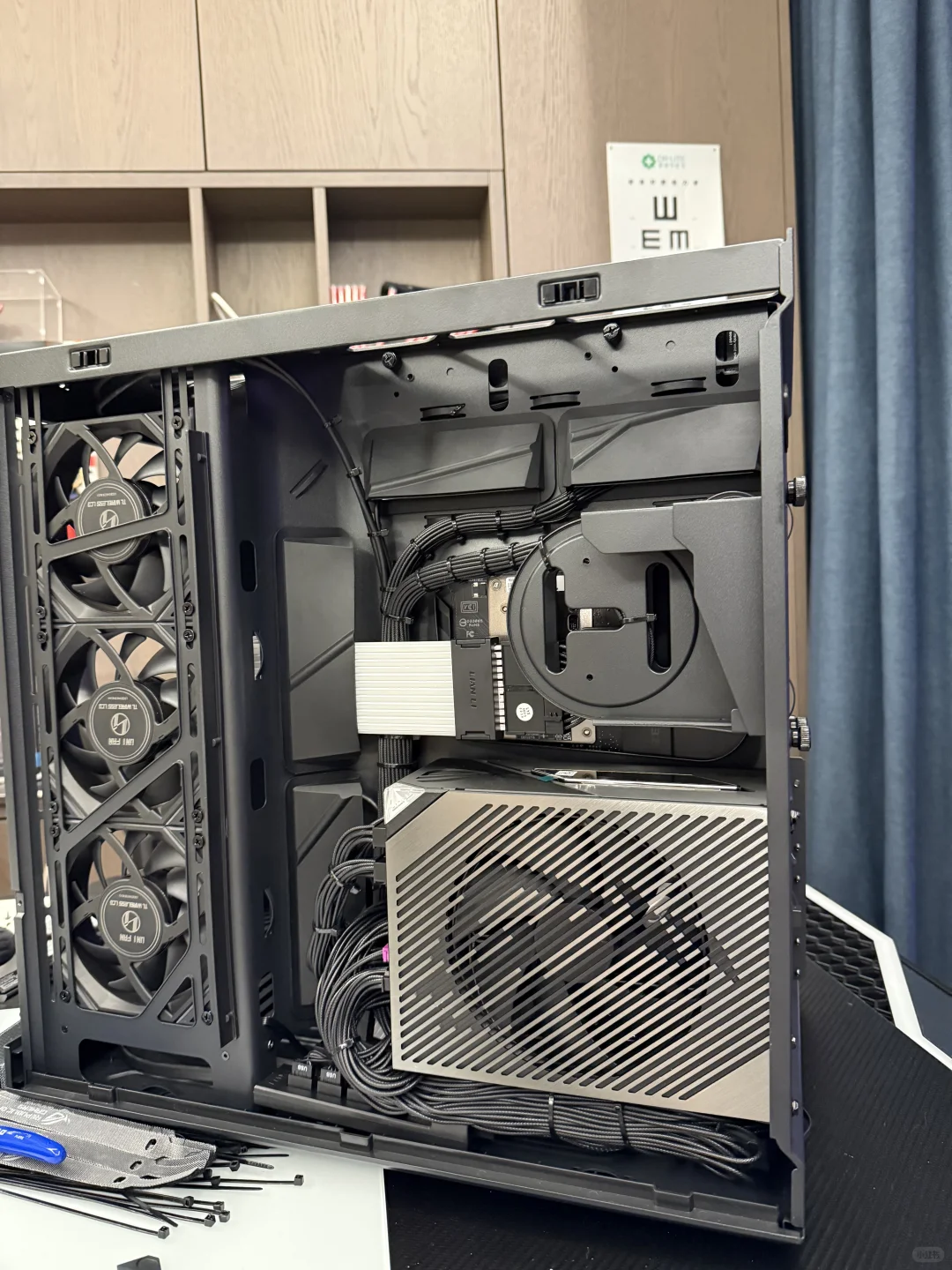 装一台土豪十几个W的整机