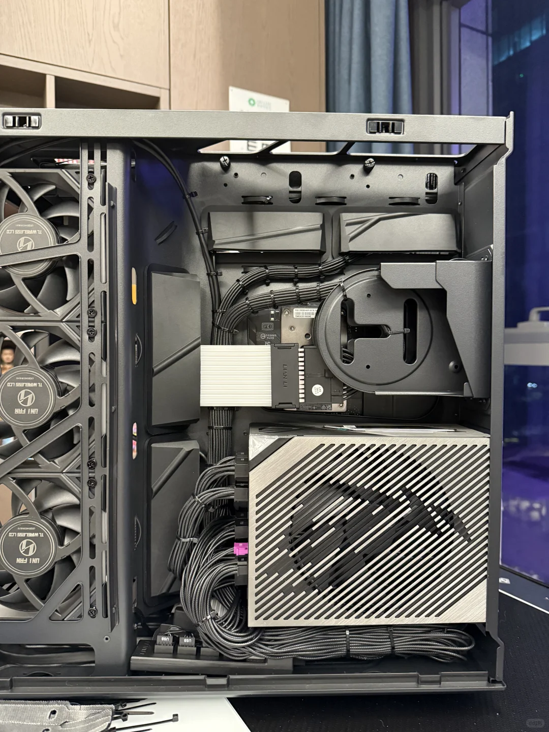 装一台土豪十几个W的整机