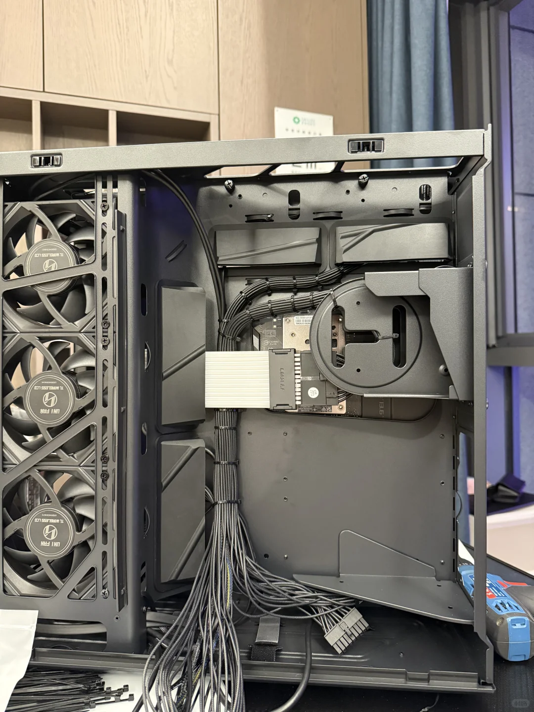 装一台土豪十几个W的整机