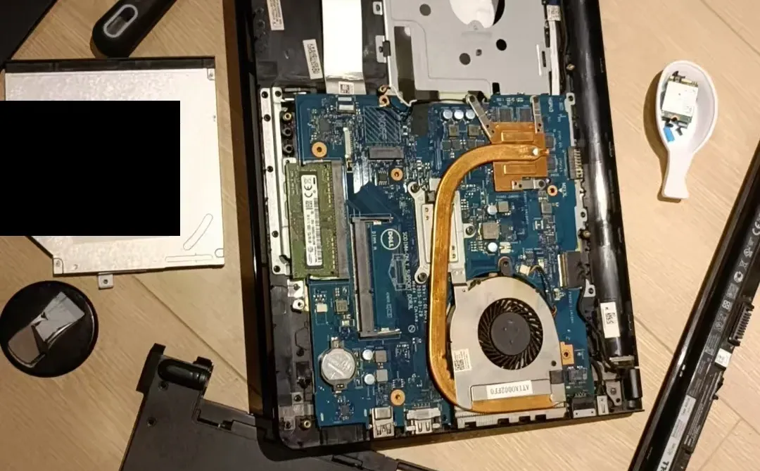 我这个技术可以去职业维修吧，电脑还能开机