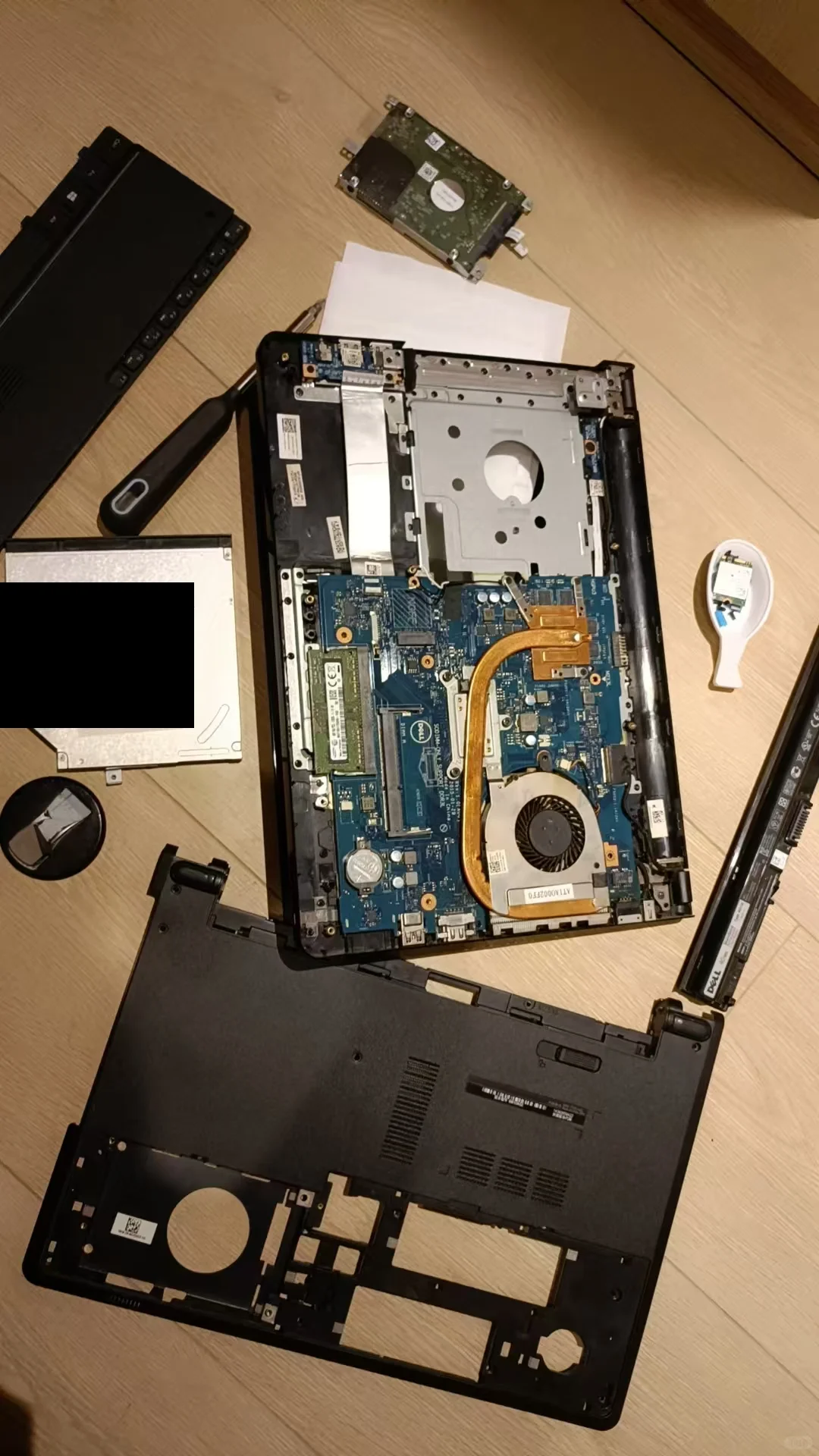 我这个技术可以去职业维修吧，电脑还能开机