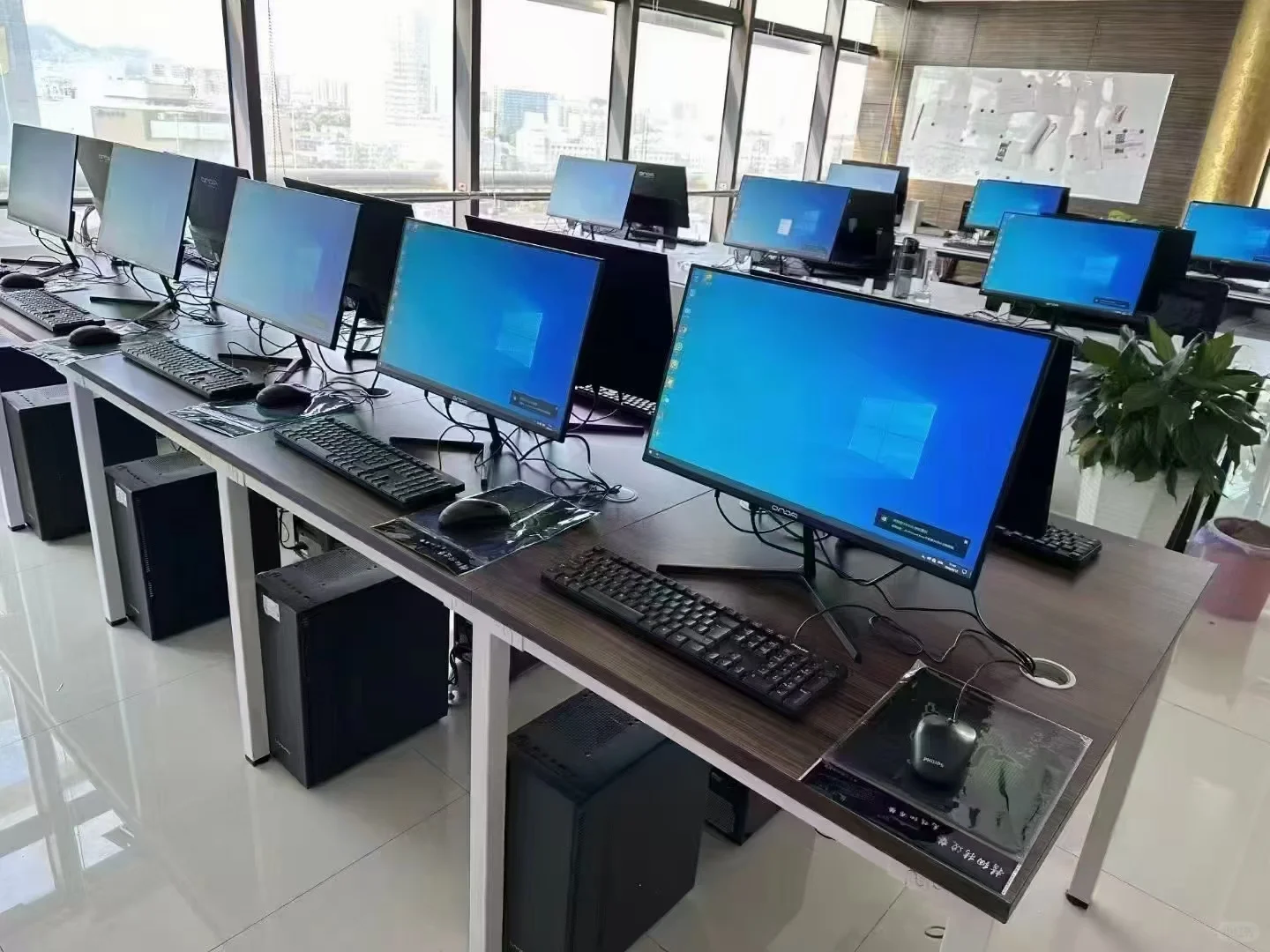 💻电脑小白必看!2025年最全电脑选购攻略