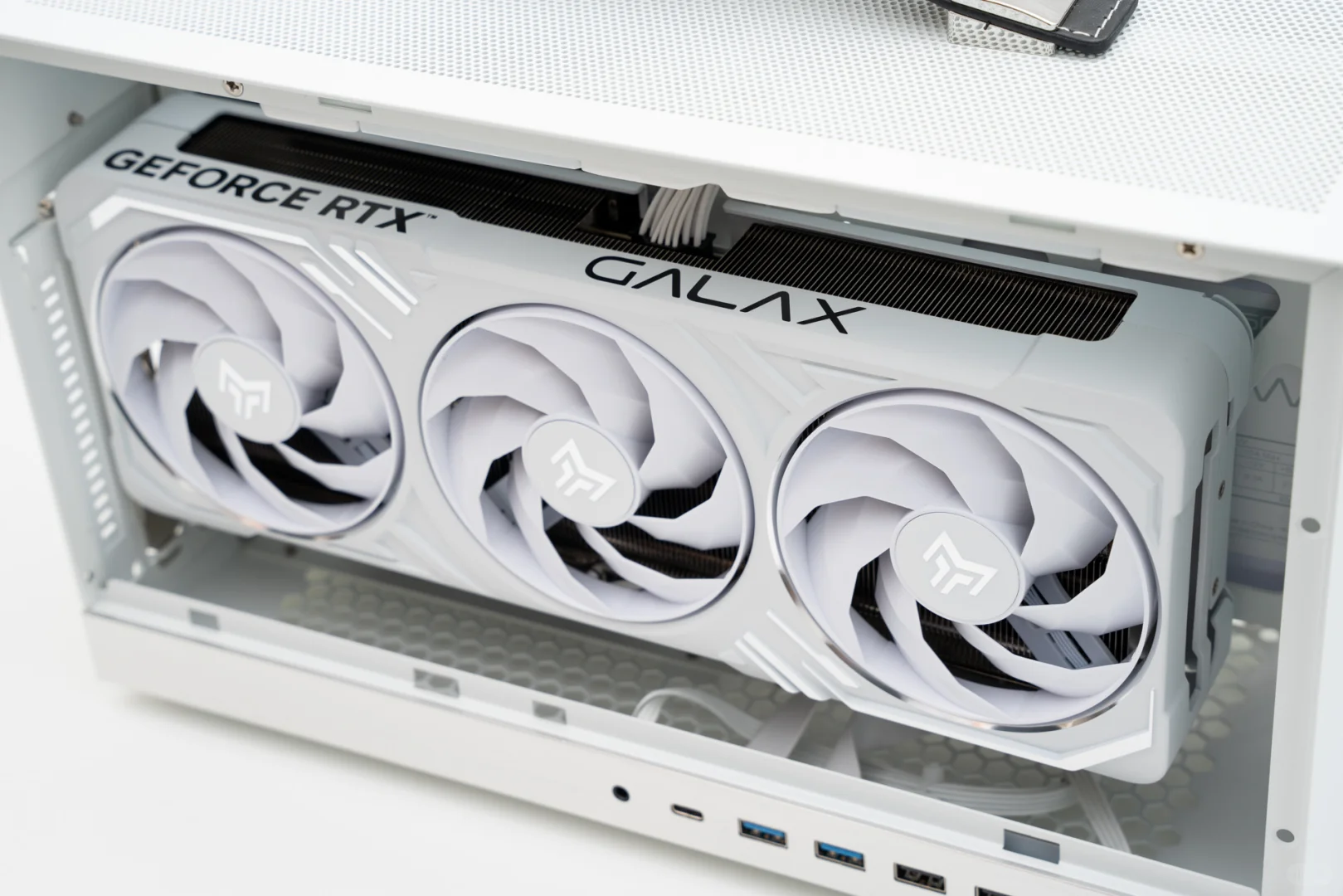 便携性拉满的ITX小钢炮,轻松装入5080显卡