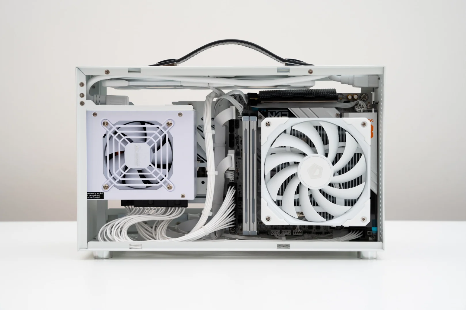 便携性拉满的ITX小钢炮,轻松装入5080显卡