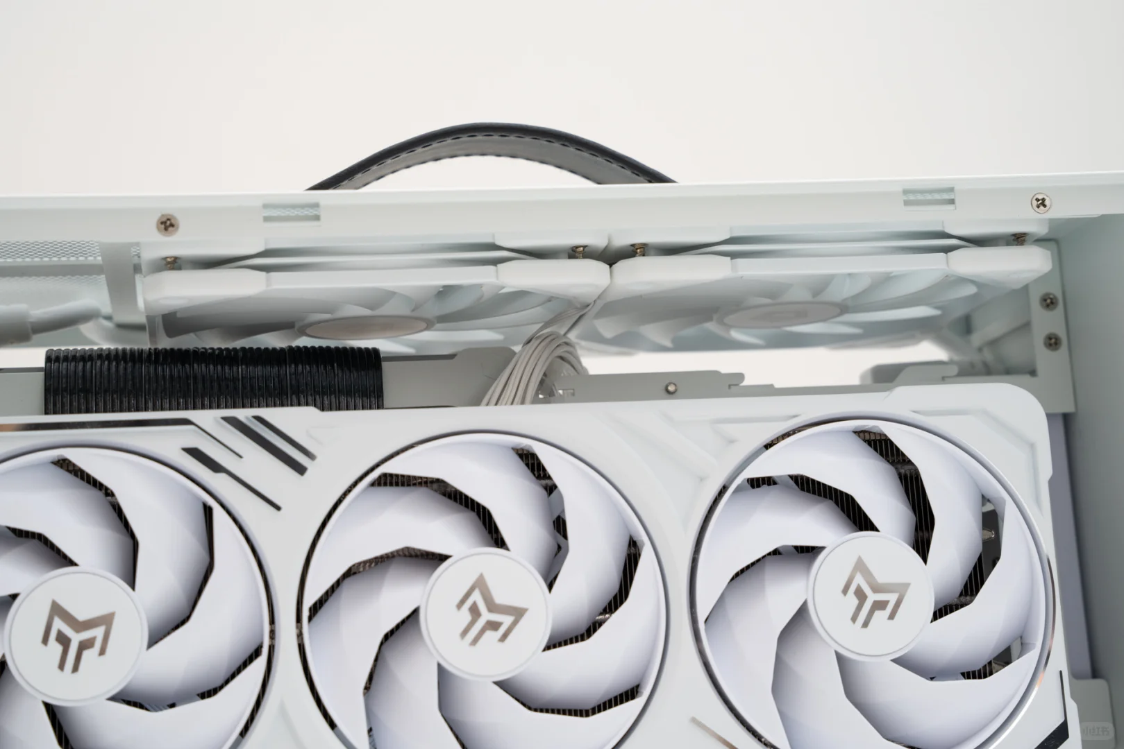 便携性拉满的ITX小钢炮,轻松装入5080显卡