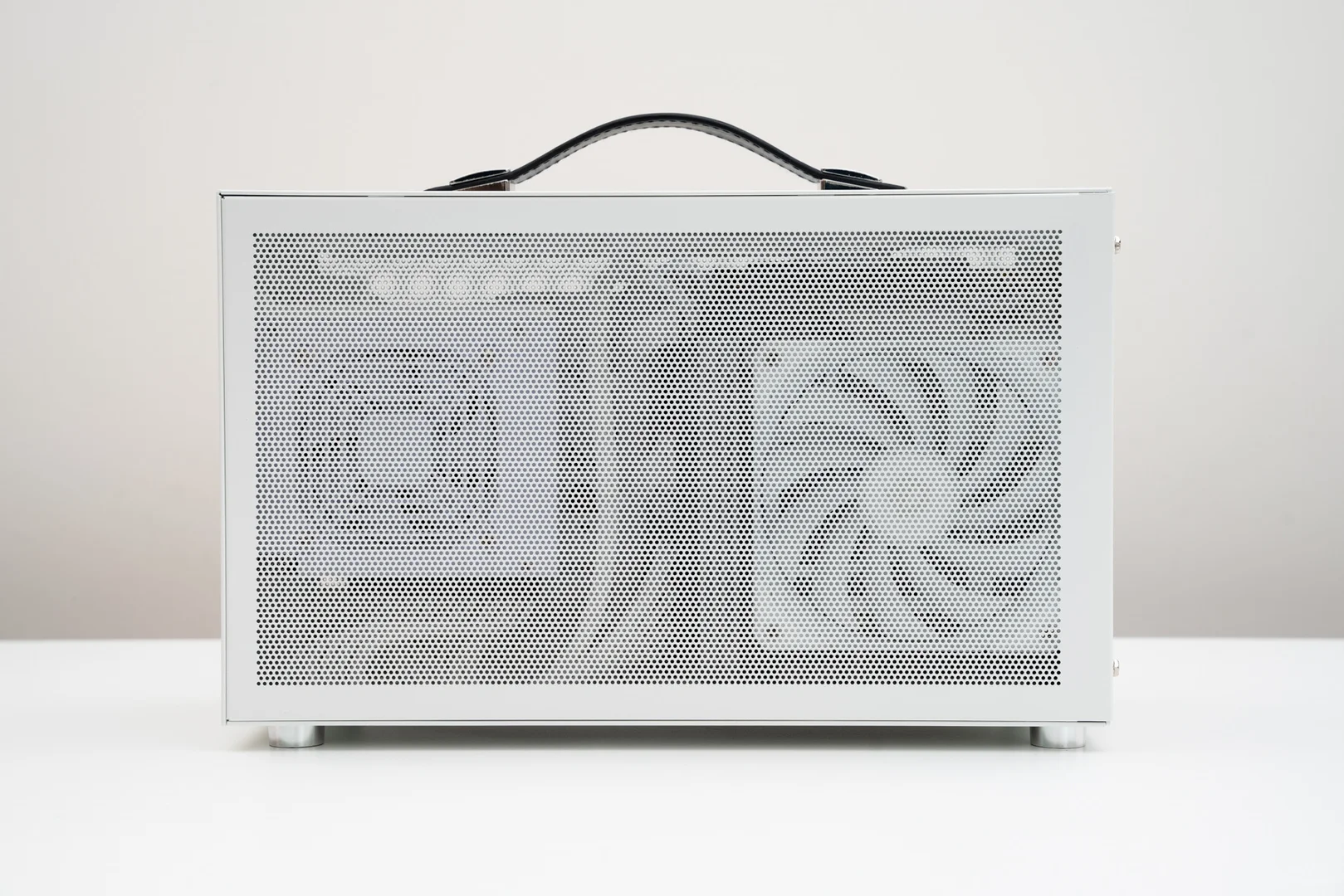 便携性拉满的ITX小钢炮,轻松装入5080显卡