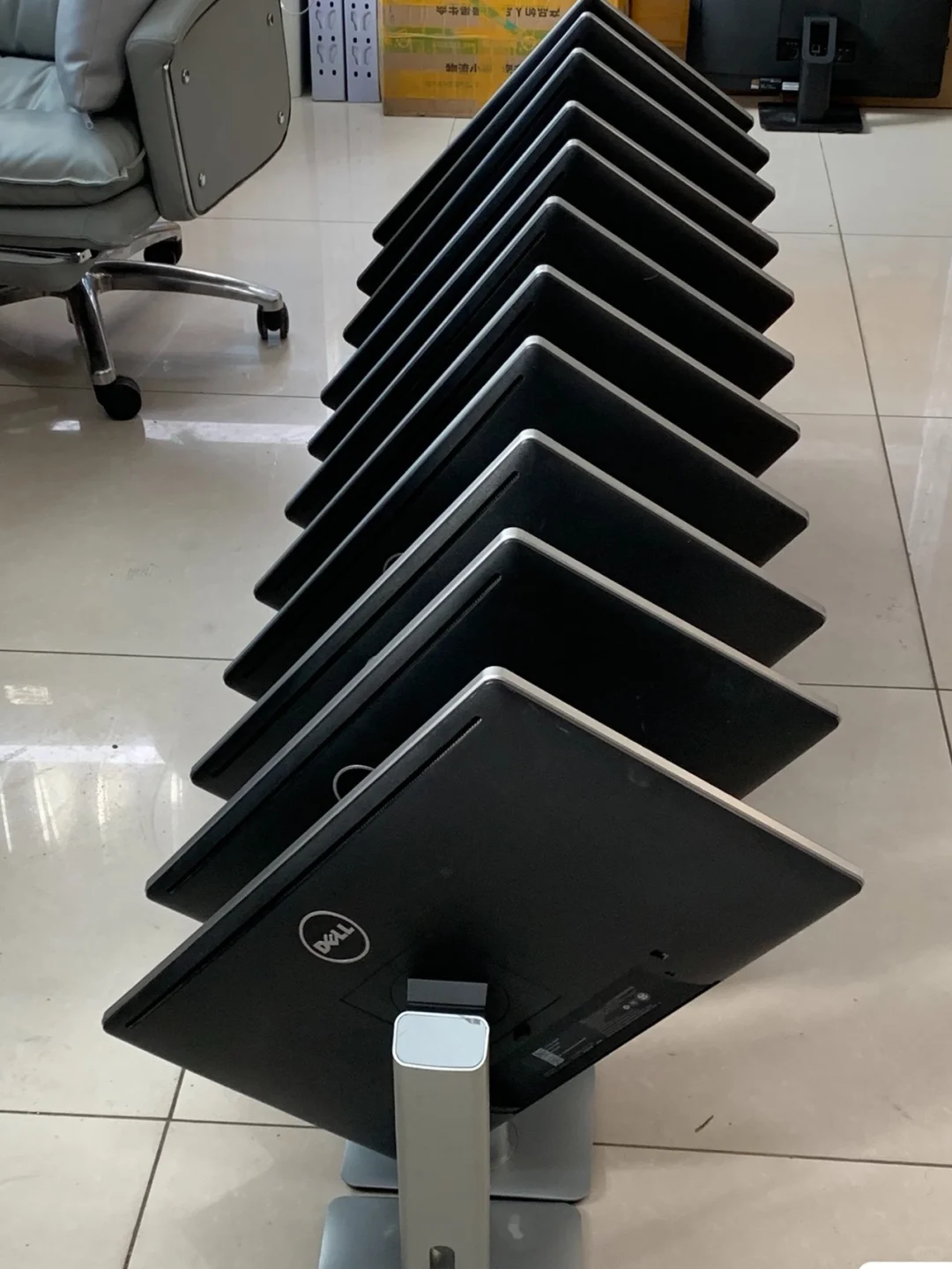 回收一批转卖的公司电脑设备。全部清空！