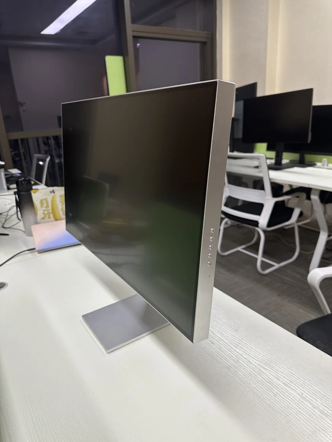 花1599元拥有了万元MacBook色彩的4k显示屏