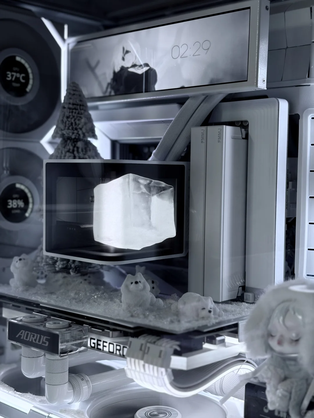 说好的情侣电竞房，却成了我一个人的…