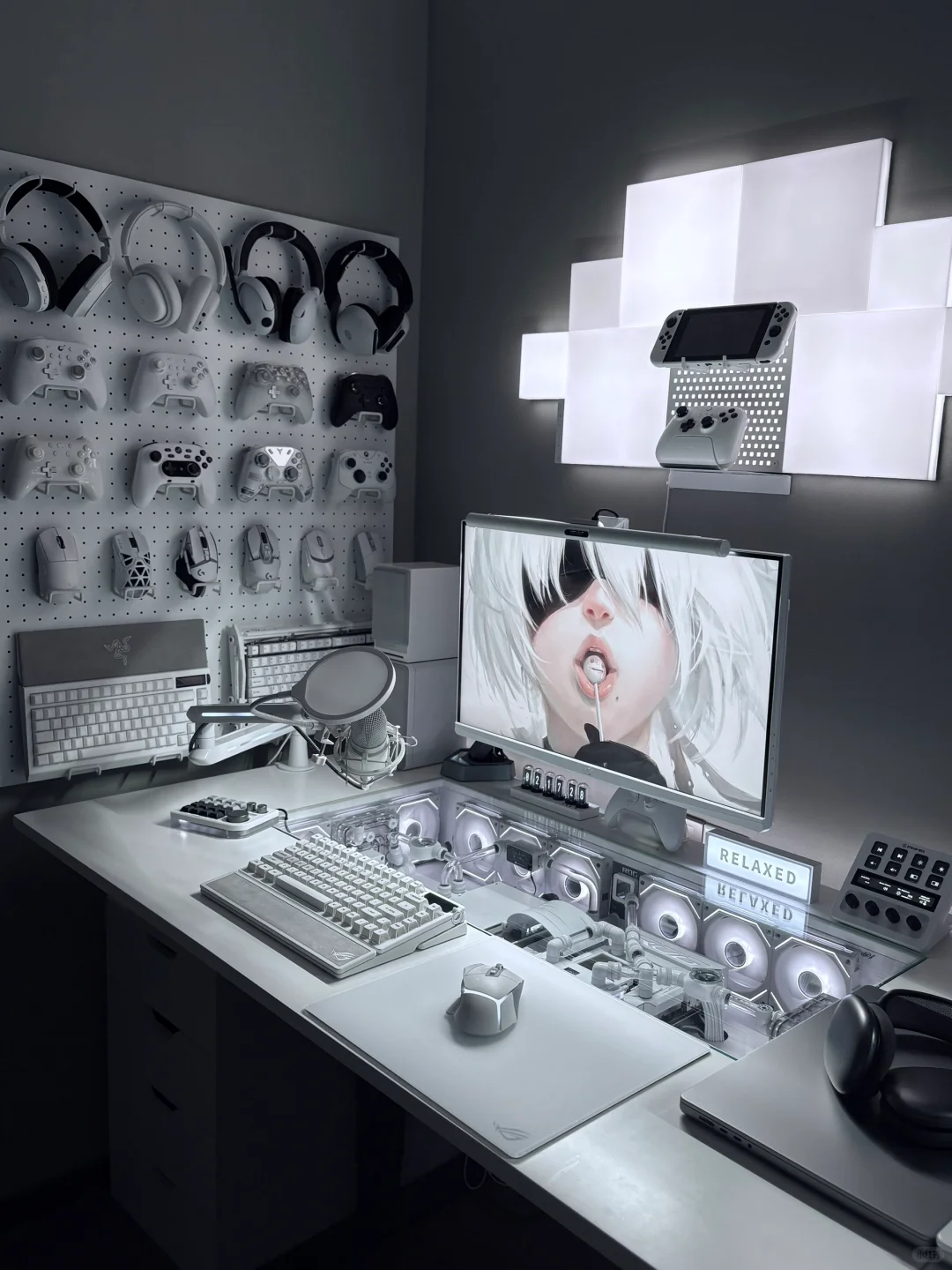 说好的情侣电竞房，却成了我一个人的…