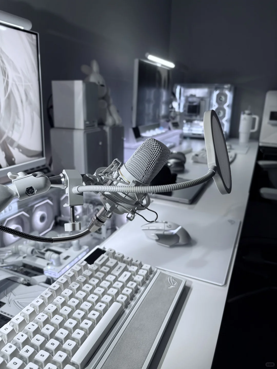 说好的情侣电竞房，却成了我一个人的…