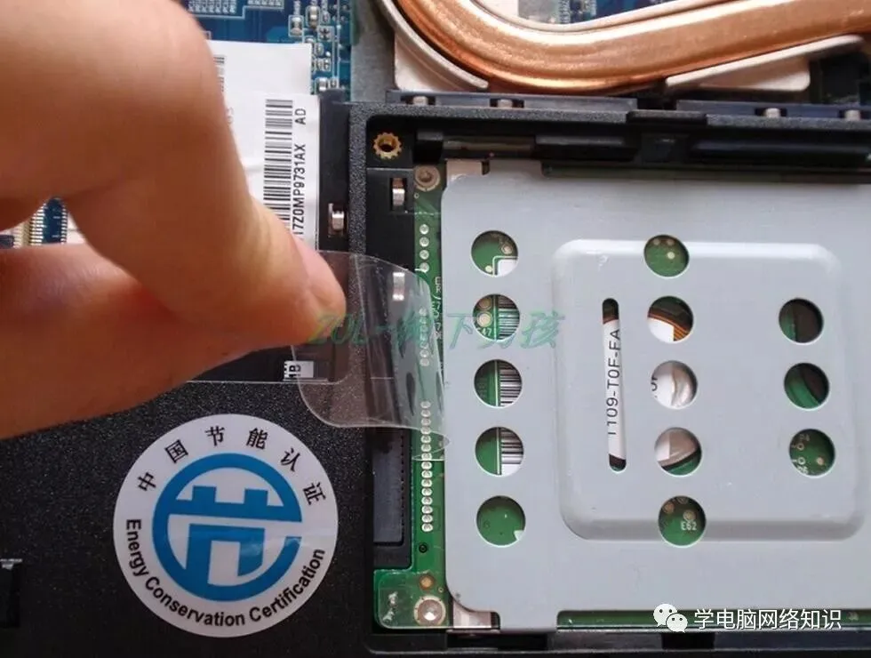 电脑硬件:联想笔记本拆机过程图解