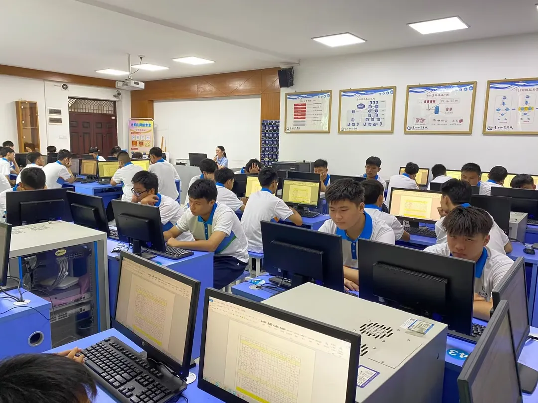 迎新季丨新起点 新未来——计算机网络技术专业开展新生专业教育活动