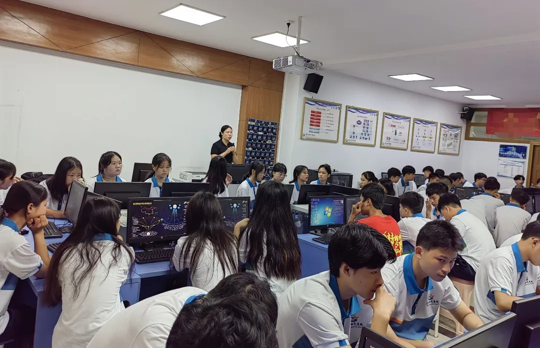 迎新季丨新起点 新未来——计算机网络技术专业开展新生专业教育活动