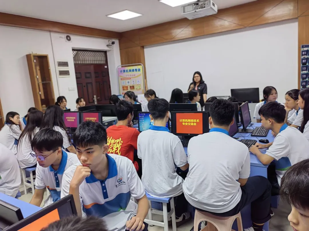 迎新季丨新起点 新未来——计算机网络技术专业开展新生专业教育活动