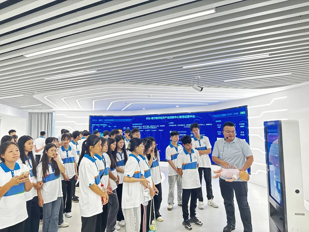 迎新季丨新起点 新未来——计算机网络技术专业开展新生专业教育活动