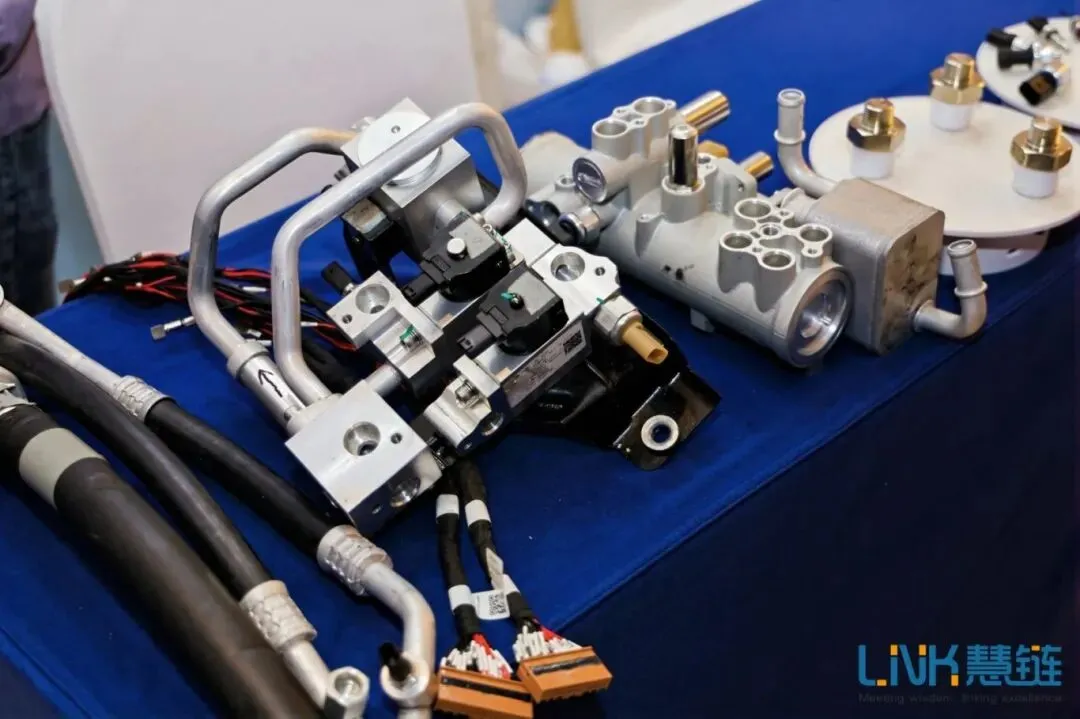 【服务器液冷技术应用的挑战与机遇】宝德计算机系统股份有限公司亮相2025数据中心&AI芯片&储能液冷散热大会