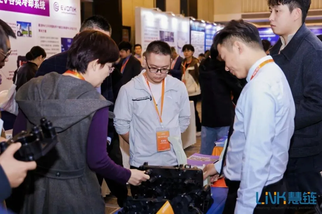 【服务器液冷技术应用的挑战与机遇】宝德计算机系统股份有限公司亮相2025数据中心&AI芯片&储能液冷散热大会