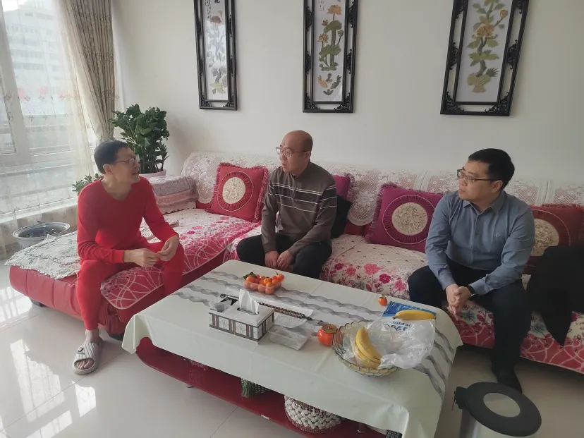 计算机科学与技术学院走访慰问退休教师