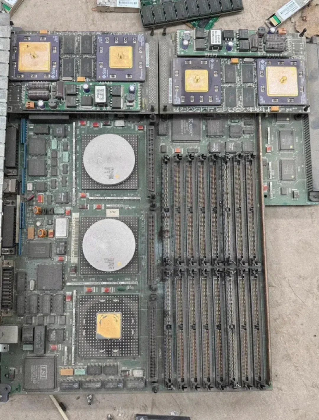 黄金冷知识:100台电脑能拆出多少克黄金?这门生意比你想象中还暴利.