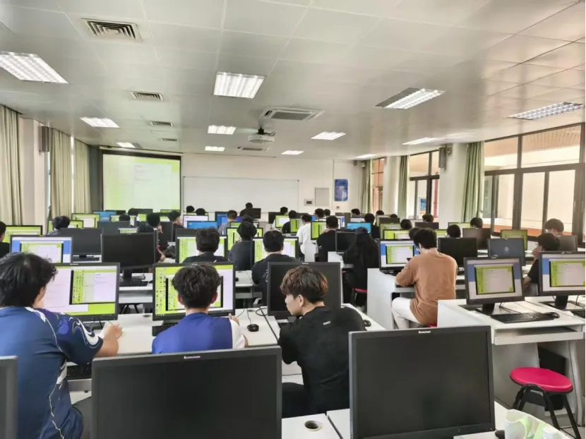 本学期第一次电脑技术培训圆满落幕!