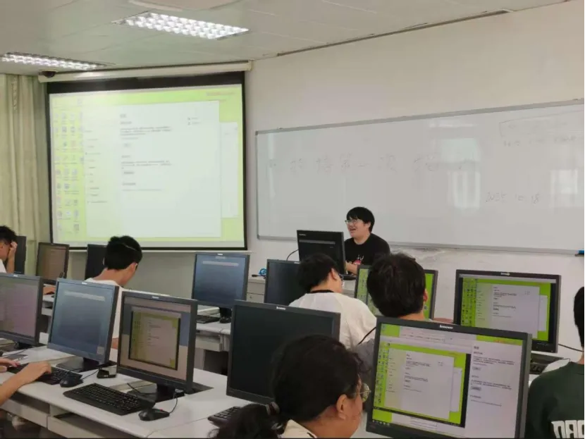 本学期第一次电脑技术培训圆满落幕!