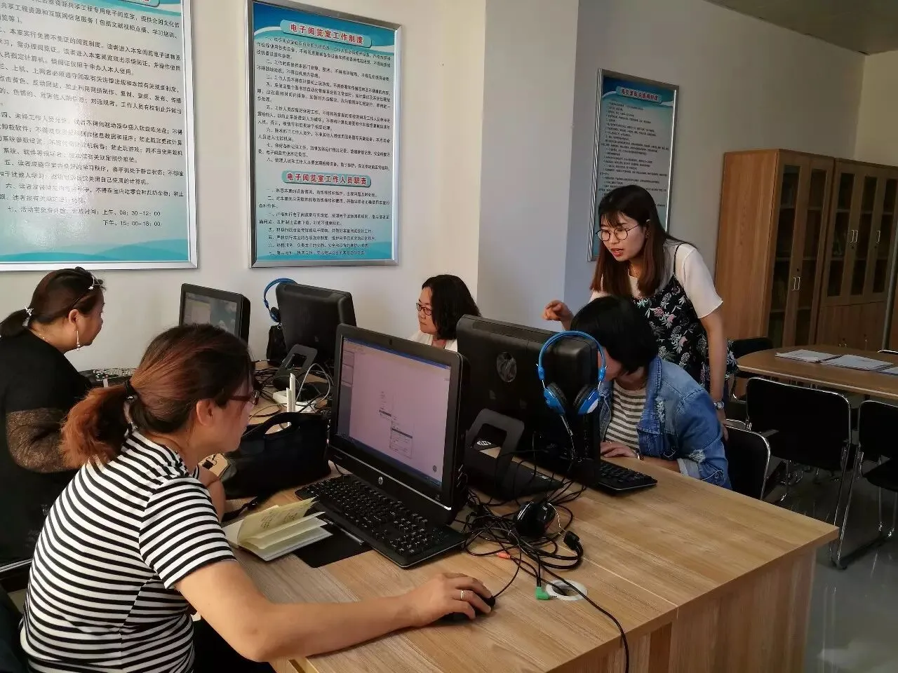 主题党日、电脑培训、知识竞赛,这两天东胜的活动还真丰富~