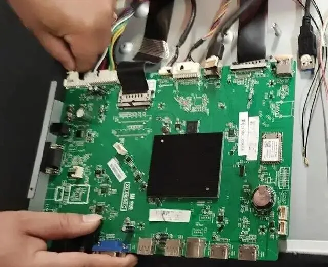 【电脑硬件故障及解决办法】电脑主板出现电容鼓包或漏液,怎么办?