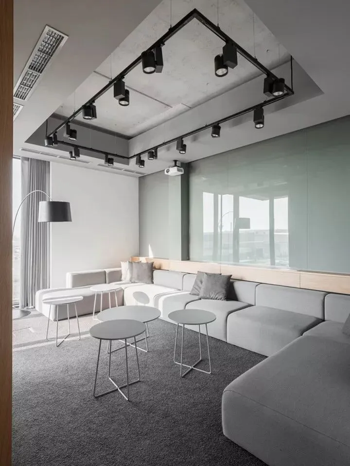 Loft工业风 计算机硬件公司X-kom波兰总部设计欣赏