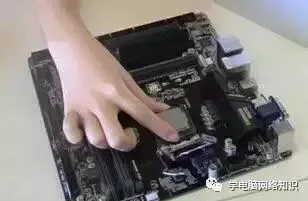 电脑硬件基本操作:手把手教你如何自己组装电脑