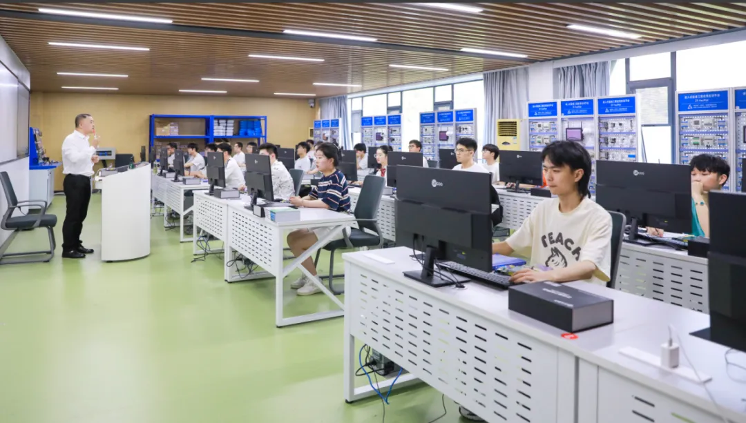 科技筑梦编程启航|计算机科学与技术学院及2026年专升本招生专业介绍