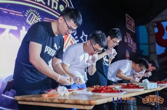 陆金所借势美味小龙虾营销,这波“骚操作”玩的666