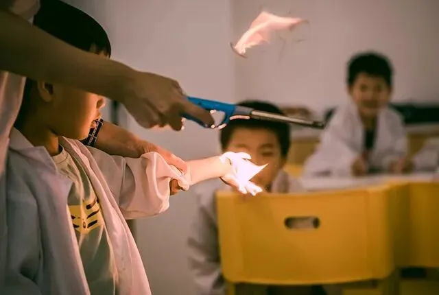 获客成本不足20元!阿里美团携程三方围剿,他如何在炮火中找到生机?