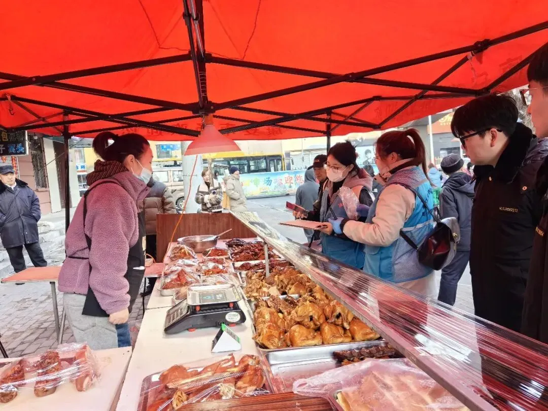 哈尔滨市市场监管局集中开展早夜市食品安全检查